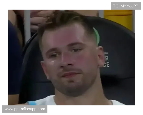 东契奇深夜晒自拍,胖了一圈引热议 东契奇深夜晒自拍,胖了一圈引热议